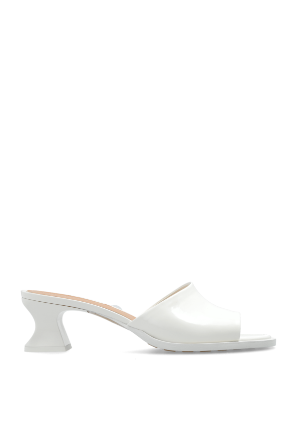 サンダル・ミュール BOTTEGA VENETA SS24 MULE \"CHA-CHA\" (787038 V4BO01000) Bottega Veneta Cha-Cha Brushed Leather Mule Sandals (BOTTEGA